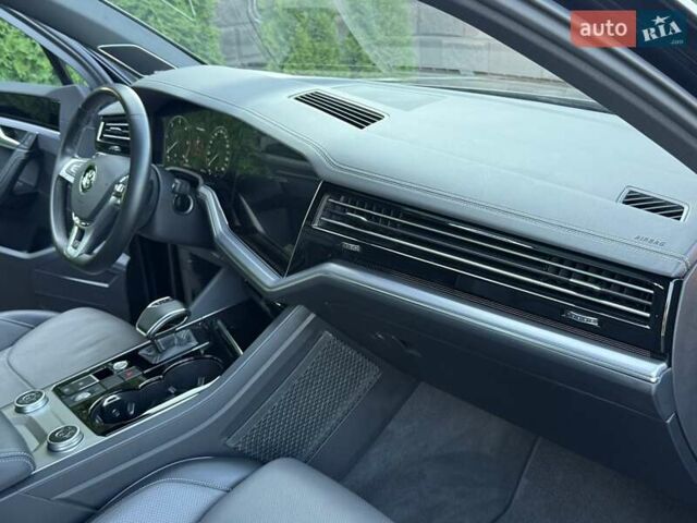 Черный Фольксваген Туарег, объемом двигателя 2.97 л и пробегом 79 тыс. км за 59400 $, фото 42 на Automoto.ua