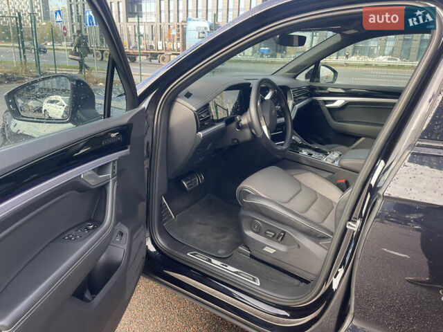 Фольксваген Туарег 2020 у Києві на Automoto.ua Чорний Фольксваген Туарег, об'ємом двигуна 3 л та пробігом 73 тис. км за 56900 $, фото 11 на Automoto.ua