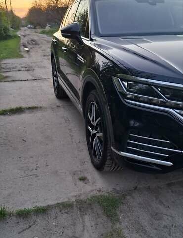 Фольксваген Туарег 2020 у Ахтырке на Automoto.ua Чорний Фольксваген Туарег, об'ємом двигуна 2.97 л та пробігом 150 тис. км за 52700 $, фото 17 на Automoto.ua