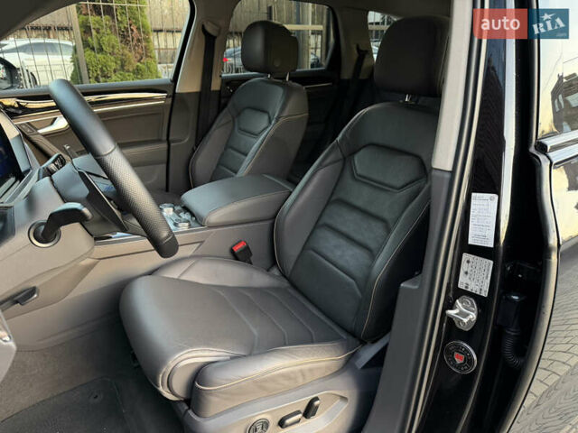 Чорний Фольксваген Туарег, об'ємом двигуна 3.96 л та пробігом 115 тис. км за 57900 $, фото 8 на Automoto.ua