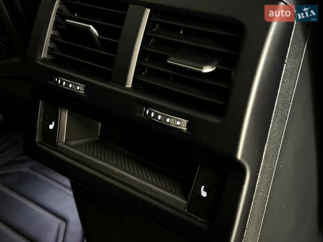 Черный Фольксваген Туарег, объемом двигателя 2.97 л и пробегом 100 тыс. км за 51999 $, фото 22 на Automoto.ua
