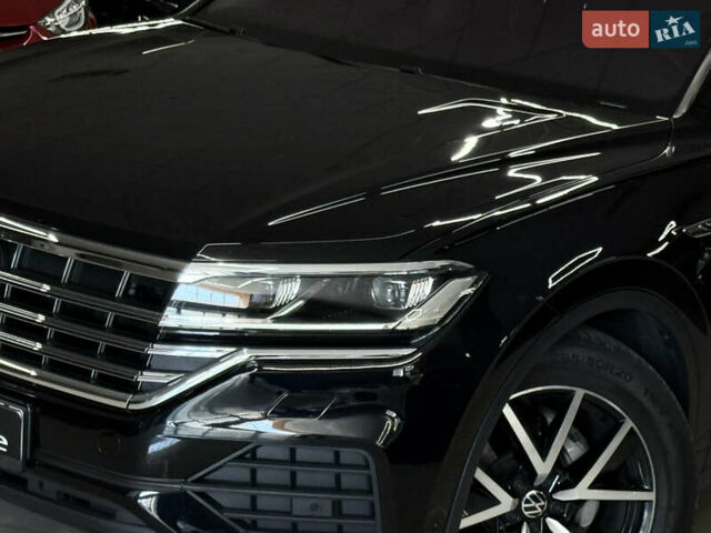 Черный Фольксваген Туарег, объемом двигателя 2.97 л и пробегом 100 тыс. км за 51999 $, фото 2 на Automoto.ua