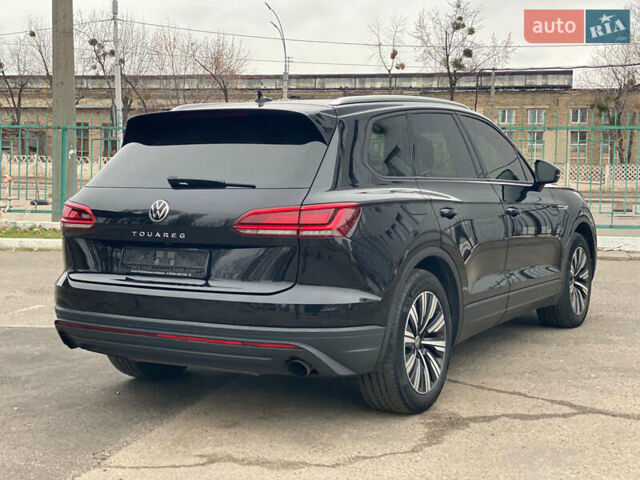 Черный Фольксваген Туарег, объемом двигателя 2.99 л и пробегом 180 тыс. км за 31700 $, фото 2 на Automoto.ua