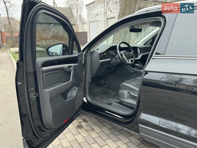 Чорний Фольксваген Туарег, об'ємом двигуна 2.97 л та пробігом 155 тис. км за 42900 $, фото 27 на Automoto.ua