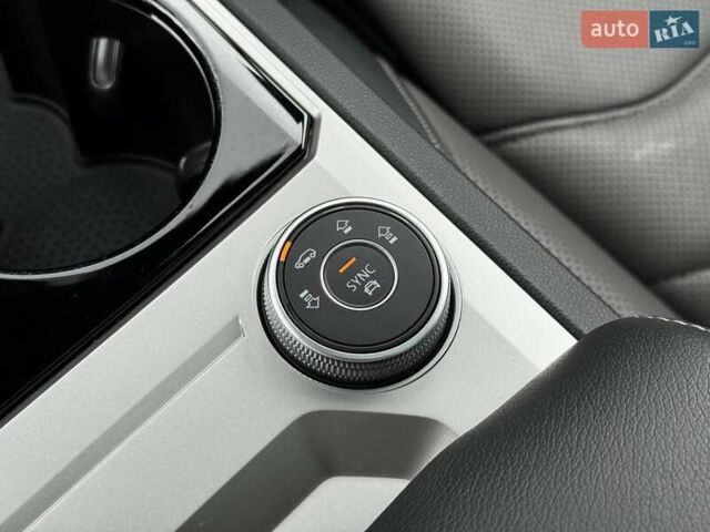 Черный Фольксваген Туарег, объемом двигателя 3 л и пробегом 116 тыс. км за 60900 $, фото 23 на Automoto.ua