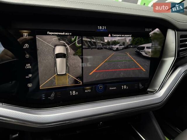 Черный Фольксваген Туарег, объемом двигателя 2.97 л и пробегом 138 тыс. км за 56800 $, фото 60 на Automoto.ua