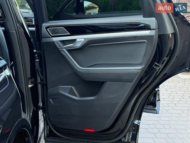 Черный Фольксваген Туарег, объемом двигателя 2.97 л и пробегом 79 тыс. км за 59400 $, фото 32 на Automoto.ua