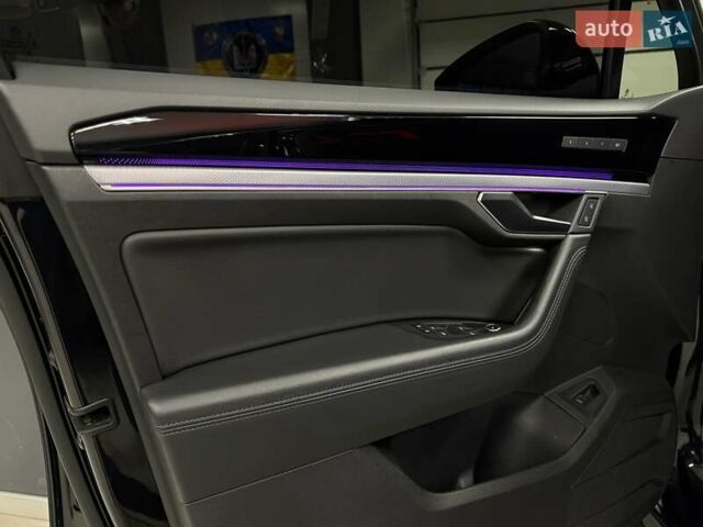 Чорний Фольксваген Туарег, об'ємом двигуна 3.96 л та пробігом 138 тис. км за 64500 $, фото 48 на Automoto.ua