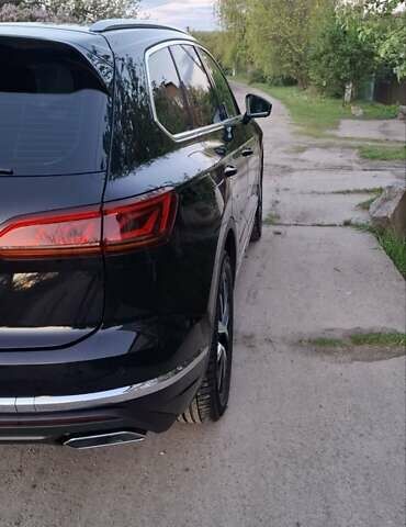 Фольксваген Туарег 2020 у Ахтырке на Automoto.ua Чорний Фольксваген Туарег, об'ємом двигуна 2.97 л та пробігом 150 тис. км за 52700 $, фото 2 на Automoto.ua