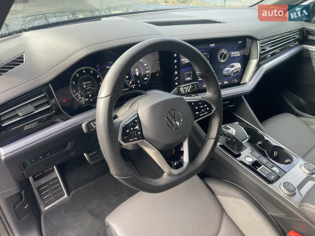 Фольксваген Туарег 2020 у Києві на Automoto.ua Чорний Фольксваген Туарег, об'ємом двигуна 3 л та пробігом 73 тис. км за 56900 $, фото 18 на Automoto.ua