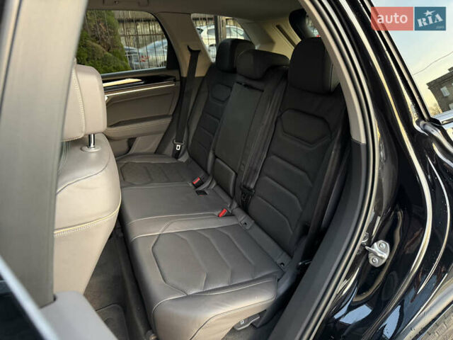 Чорний Фольксваген Туарег, об'ємом двигуна 3.96 л та пробігом 115 тис. км за 57900 $, фото 9 на Automoto.ua