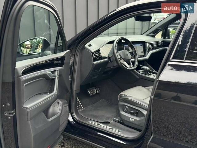 Черный Фольксваген Туарег, объемом двигателя 3 л и пробегом 116 тыс. км за 60900 $, фото 11 на Automoto.ua