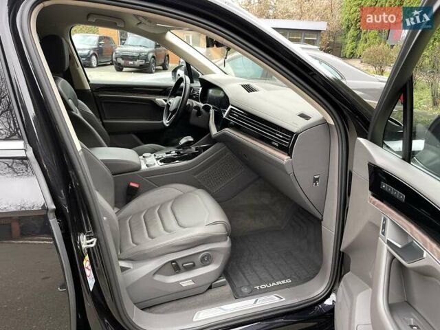 Чорний Фольксваген Туарег, об'ємом двигуна 3 л та пробігом 88 тис. км за 53500 $, фото 19 на Automoto.ua