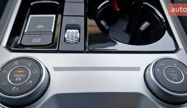 Черный Фольксваген Туарег, объемом двигателя 2.97 л и пробегом 66 тыс. км за 58800 $, фото 31 на Automoto.ua