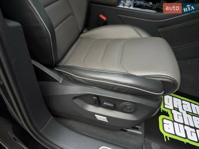 Черный Фольксваген Туарег, объемом двигателя 2.97 л и пробегом 138 тыс. км за 56800 $, фото 84 на Automoto.ua