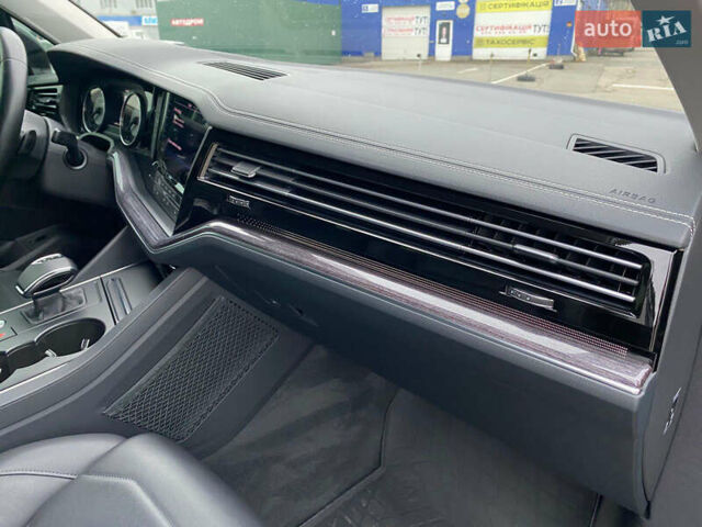 Черный Фольксваген Туарег, объемом двигателя 2.99 л и пробегом 180 тыс. км за 31700 $, фото 15 на Automoto.ua