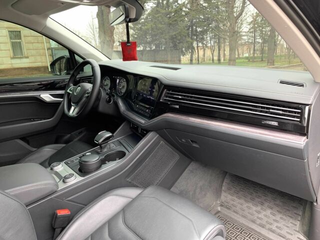 Черный Фольксваген Туарег, объемом двигателя 3 л и пробегом 138 тыс. км за 39999 $, фото 17 на Automoto.ua