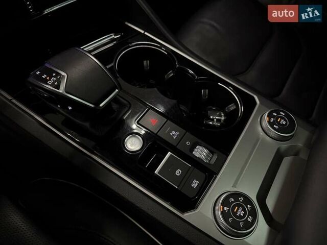 Чорний Фольксваген Туарег, об'ємом двигуна 3.96 л та пробігом 138 тис. км за 64500 $, фото 33 на Automoto.ua