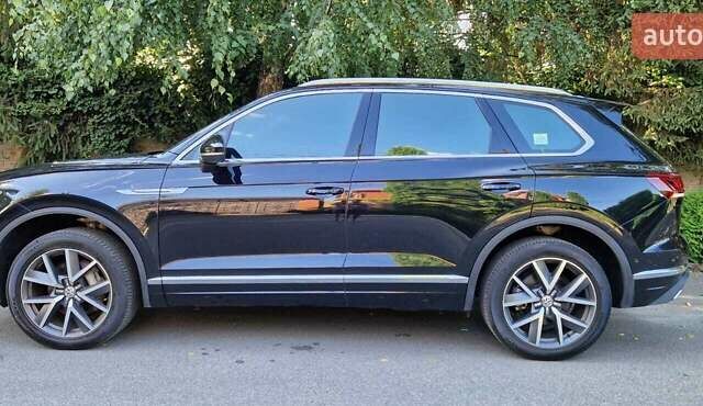 Черный Фольксваген Туарег, объемом двигателя 2.97 л и пробегом 66 тыс. км за 58800 $, фото 1 на Automoto.ua