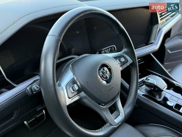 Черный Фольксваген Туарег, объемом двигателя 2.97 л и пробегом 79 тыс. км за 59400 $, фото 13 на Automoto.ua