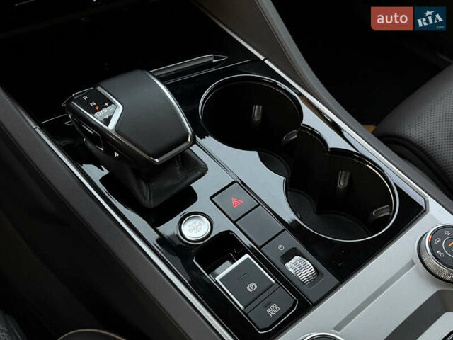 Чорний Фольксваген Туарег, об'ємом двигуна 3.96 л та пробігом 115 тис. км за 57900 $, фото 20 на Automoto.ua