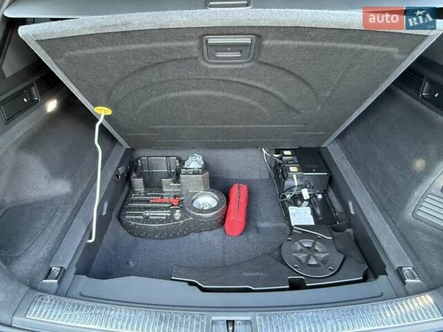 Черный Фольксваген Туарег, объемом двигателя 2.97 л и пробегом 79 тыс. км за 59400 $, фото 31 на Automoto.ua