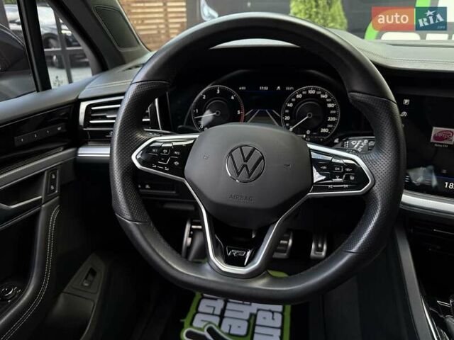 Черный Фольксваген Туарег, объемом двигателя 2.97 л и пробегом 138 тыс. км за 56800 $, фото 47 на Automoto.ua