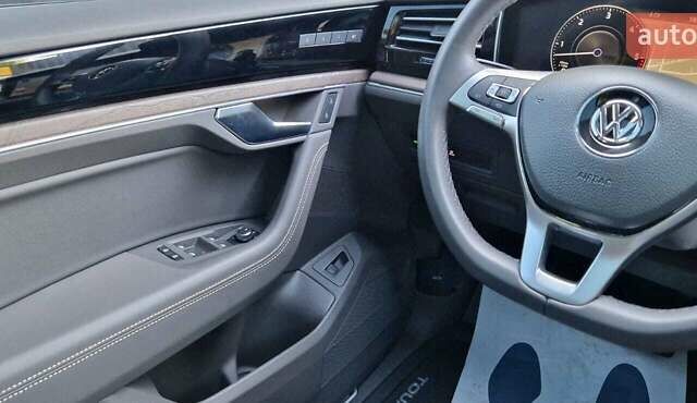 Черный Фольксваген Туарег, объемом двигателя 2.97 л и пробегом 66 тыс. км за 58800 $, фото 14 на Automoto.ua