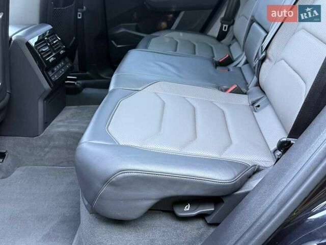 Черный Фольксваген Туарег, объемом двигателя 2.97 л и пробегом 79 тыс. км за 59400 $, фото 22 на Automoto.ua