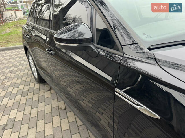 Чорний Фольксваген Туарег, об'ємом двигуна 2.97 л та пробігом 155 тис. км за 42900 $, фото 26 на Automoto.ua