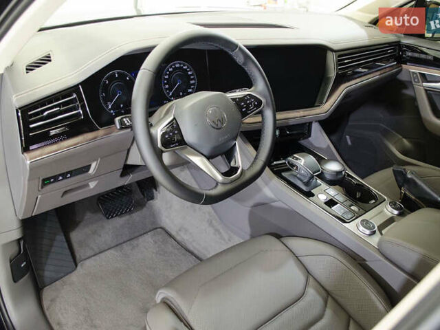 Черный Фольксваген Туарег, объемом двигателя 2.97 л и пробегом 95 тыс. км за 60000 $, фото 8 на Automoto.ua