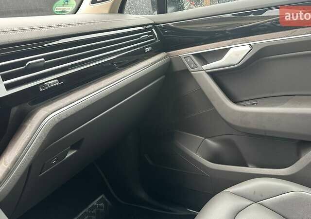 Чорний Фольксваген Туарег, об'ємом двигуна 3 л та пробігом 145 тис. км за 49990 $, фото 16 на Automoto.ua