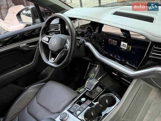 Черный Фольксваген Туарег, объемом двигателя 2.97 л и пробегом 138 тыс. км за 56800 $, фото 53 на Automoto.ua