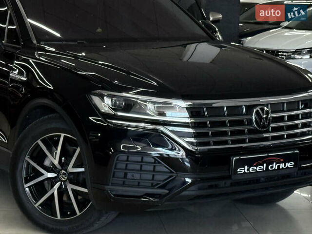 Черный Фольксваген Туарег, объемом двигателя 2.97 л и пробегом 100 тыс. км за 51999 $, фото 5 на Automoto.ua