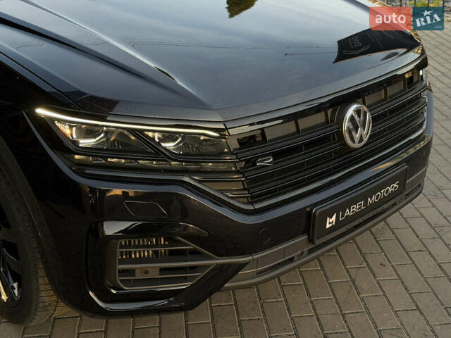 Чорний Фольксваген Туарег, об'ємом двигуна 3.96 л та пробігом 115 тис. км за 57900 $, фото 3 на Automoto.ua