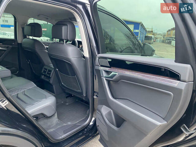 Черный Фольксваген Туарег, объемом двигателя 2.99 л и пробегом 180 тыс. км за 31700 $, фото 24 на Automoto.ua