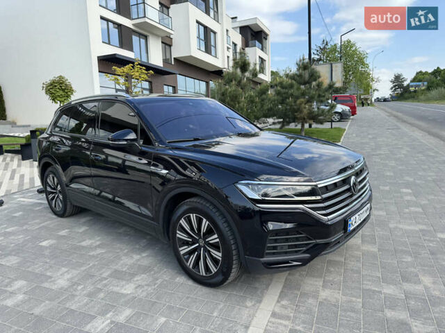 Черный Фольксваген Туарег, объемом двигателя 3 л и пробегом 137 тыс. км за 47200 $, фото 2 на Automoto.ua