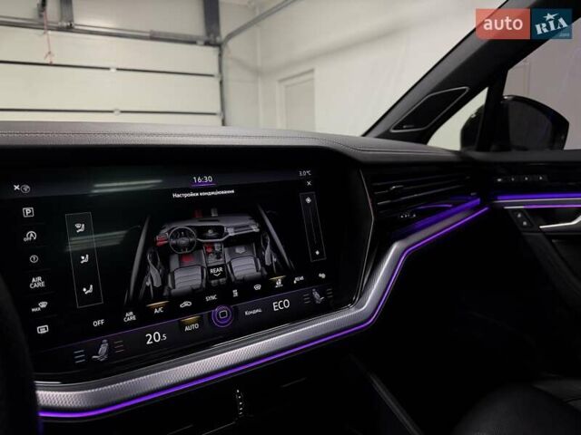 Чорний Фольксваген Туарег, об'ємом двигуна 3.96 л та пробігом 138 тис. км за 64500 $, фото 32 на Automoto.ua