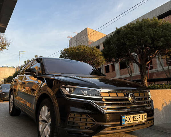 Черный Фольксваген Туарег, объемом двигателя 2.97 л и пробегом 49 тыс. км за 49800 $, фото 1 на Automoto.ua