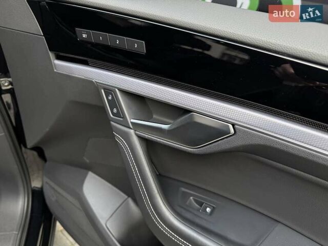 Черный Фольксваген Туарег, объемом двигателя 2.97 л и пробегом 138 тыс. км за 56800 $, фото 85 на Automoto.ua