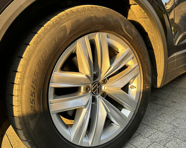 Черный Фольксваген Туарег, объемом двигателя 2.97 л и пробегом 49 тыс. км за 49800 $, фото 8 на Automoto.ua