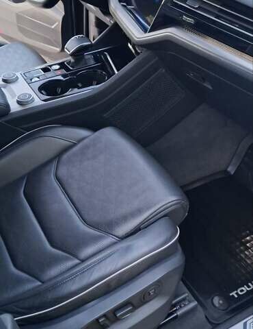 Фольксваген Туарег 2020 у Ахтырке на Automoto.ua Чорний Фольксваген Туарег, об'ємом двигуна 2.97 л та пробігом 150 тис. км за 52700 $, фото 40 на Automoto.ua