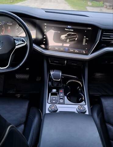 Фольксваген Туарег 2020 у Ахтырке на Automoto.ua Чорний Фольксваген Туарег, об'ємом двигуна 2.97 л та пробігом 150 тис. км за 52700 $, фото 33 на Automoto.ua