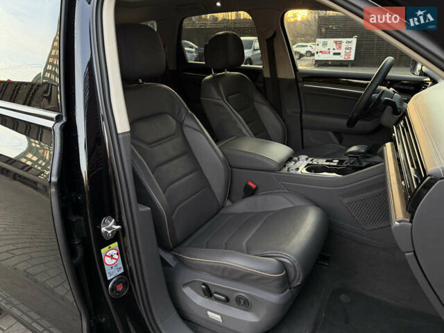 Чорний Фольксваген Туарег, об'ємом двигуна 3.96 л та пробігом 115 тис. км за 57900 $, фото 10 на Automoto.ua