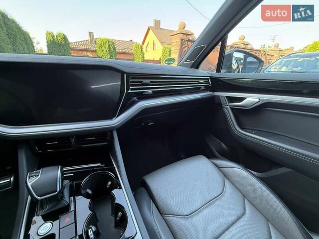 Черный Фольксваген Туарег, объемом двигателя 2.97 л и пробегом 79 тыс. км за 59400 $, фото 52 на Automoto.ua