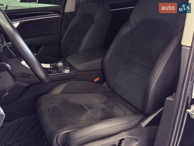 Черный Фольксваген Туарег, объемом двигателя 2.97 л и пробегом 100 тыс. км за 51999 $, фото 15 на Automoto.ua