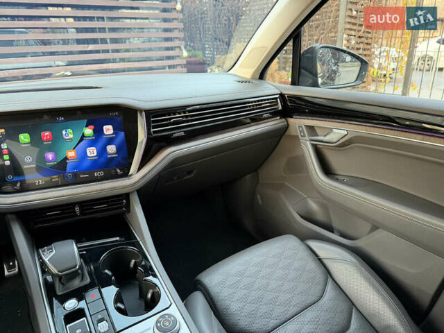 Чорний Фольксваген Туарег, об'ємом двигуна 3.96 л та пробігом 115 тис. км за 57900 $, фото 14 на Automoto.ua