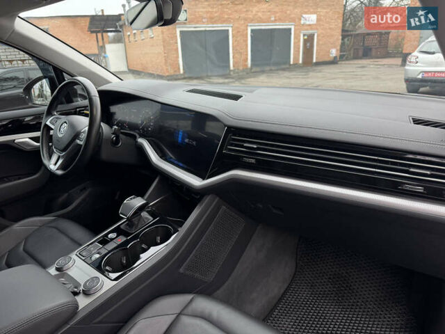 Чорний Фольксваген Туарег, об'ємом двигуна 2.97 л та пробігом 155 тис. км за 42900 $, фото 35 на Automoto.ua