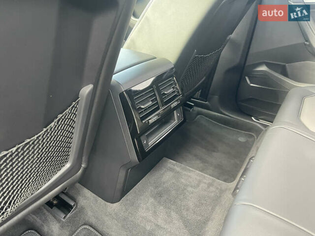 Фольксваген Туарег 2020 у Києві на Automoto.ua Чорний Фольксваген Туарег, об'ємом двигуна 3 л та пробігом 73 тис. км за 56900 $, фото 20 на Automoto.ua