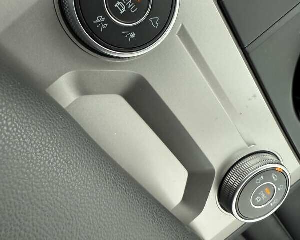 Черный Фольксваген Туарег, объемом двигателя 3 л и пробегом 101 тыс. км за 49200 $, фото 41 на Automoto.ua